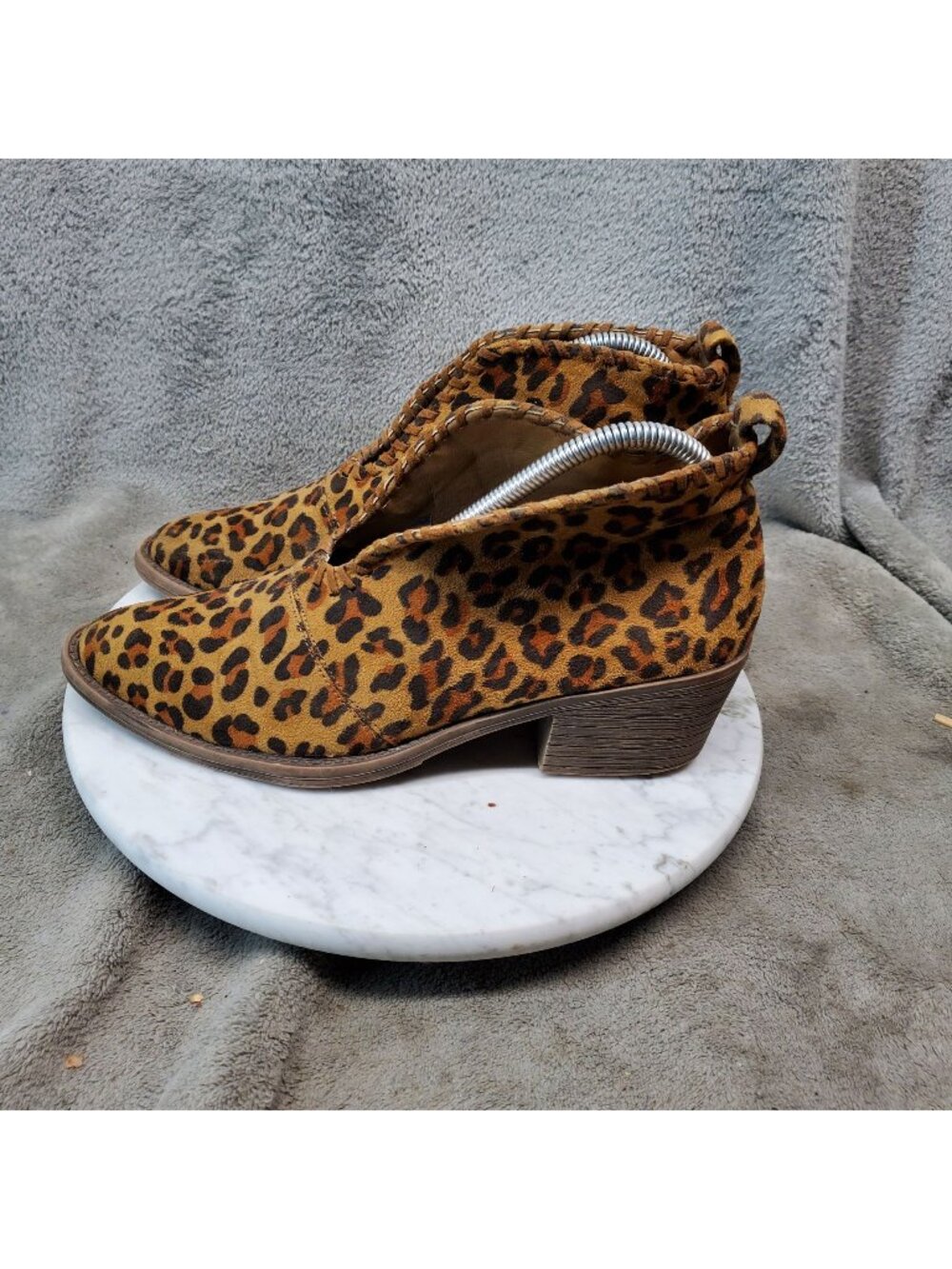 Volatile Shoes Womens 9 Calvary Flocked Faux Leather Leopard Ankle Boots *Read*